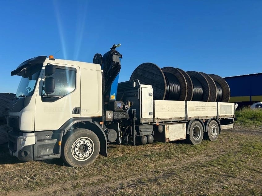 Samochód ciężarowy Volvo FE 320 z HDS HMF 2120